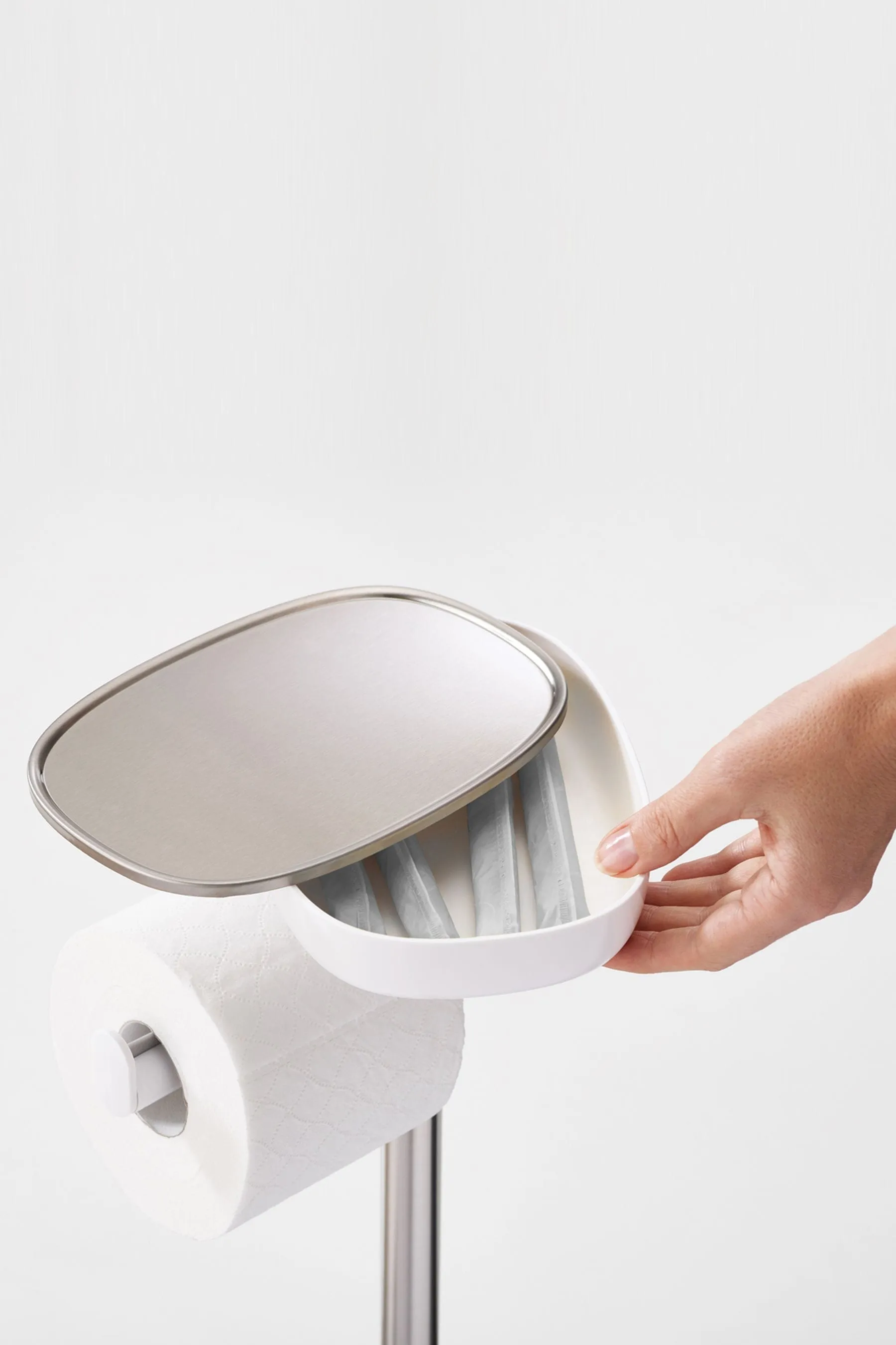 Soporte para papel higiénico de pie EasyStore Butler de Joseph Joseph